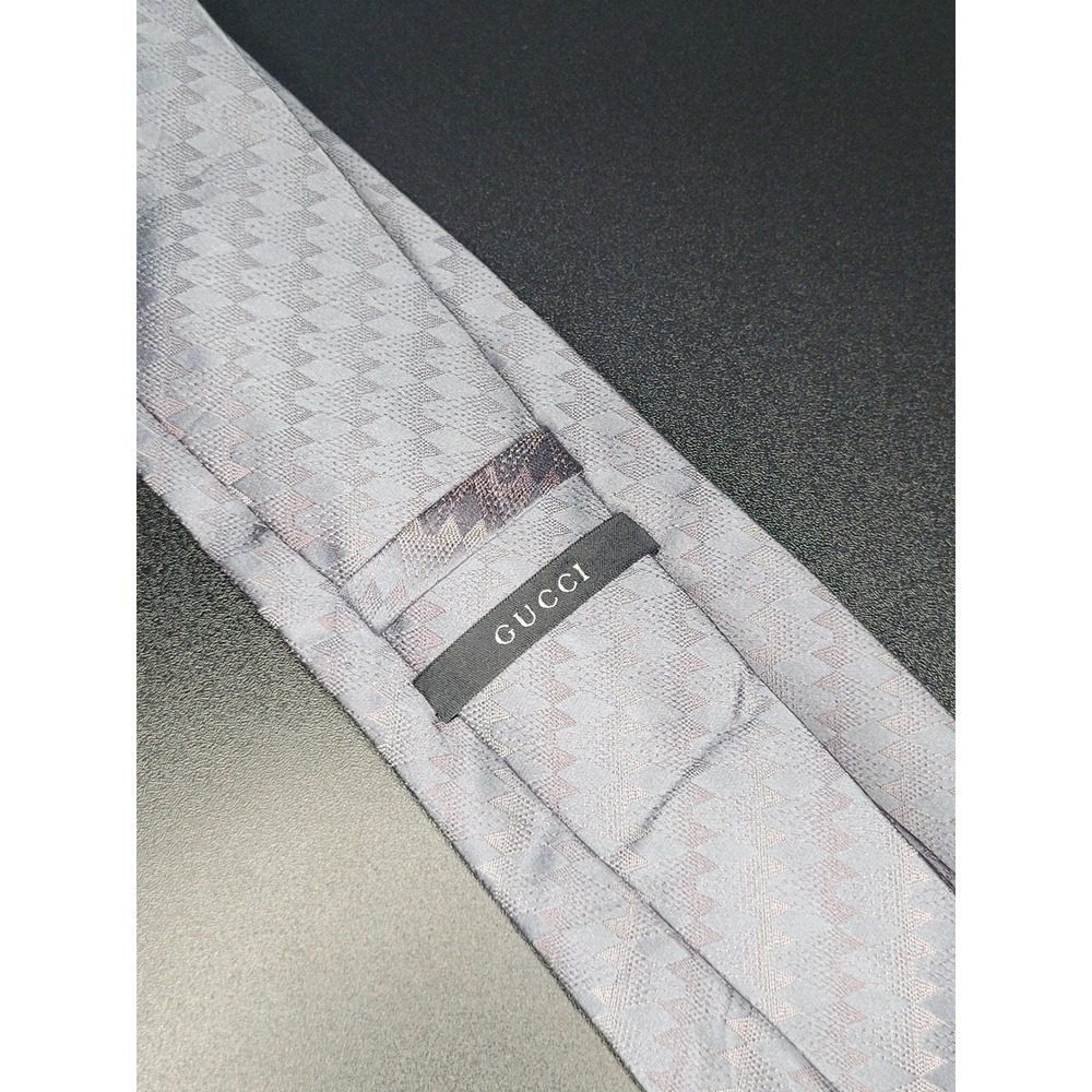Gucci Silk Necktie Grey Purple Geometric Chevron Pattern Made in Italy Excellent
